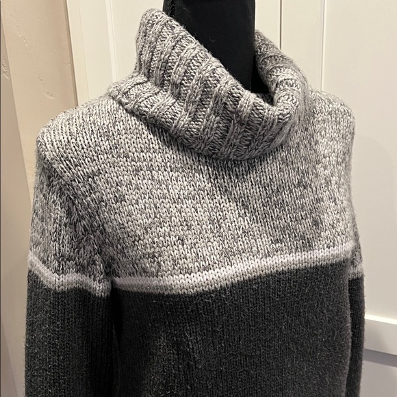Charcoal Grey Black Turtleneck Sweater Size M - Picture 8 of 8